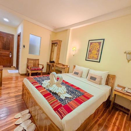 Luang Phasouk Hotel 루앙프라방 외부 사진
