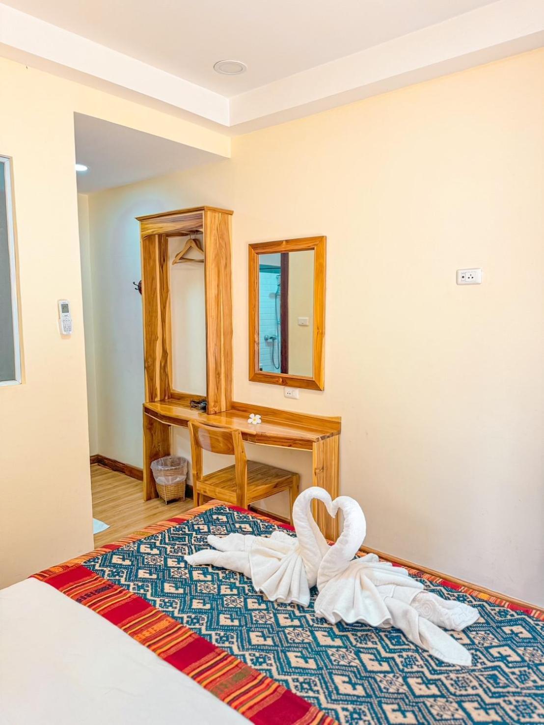 Luang Phasouk Hotel 루앙프라방 외부 사진